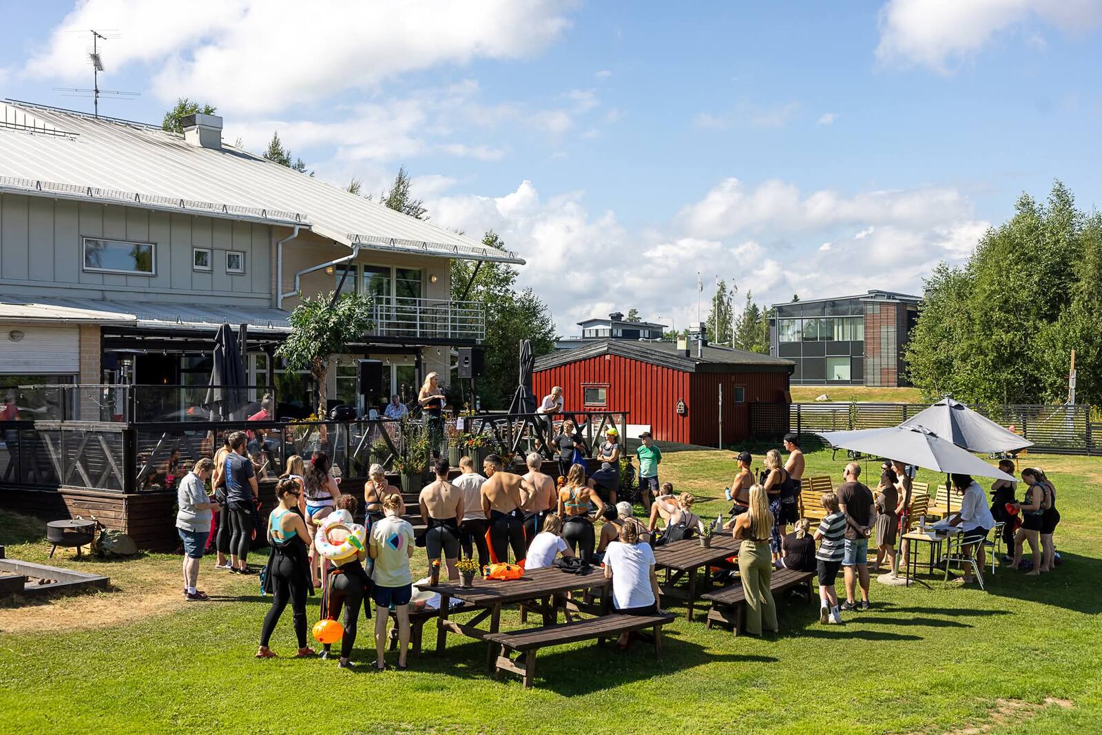 Publik vid picknickborden